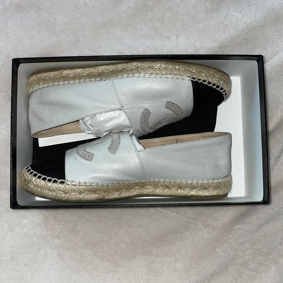 Authentic CHANEL Espadrilles - Picture 2 of 7